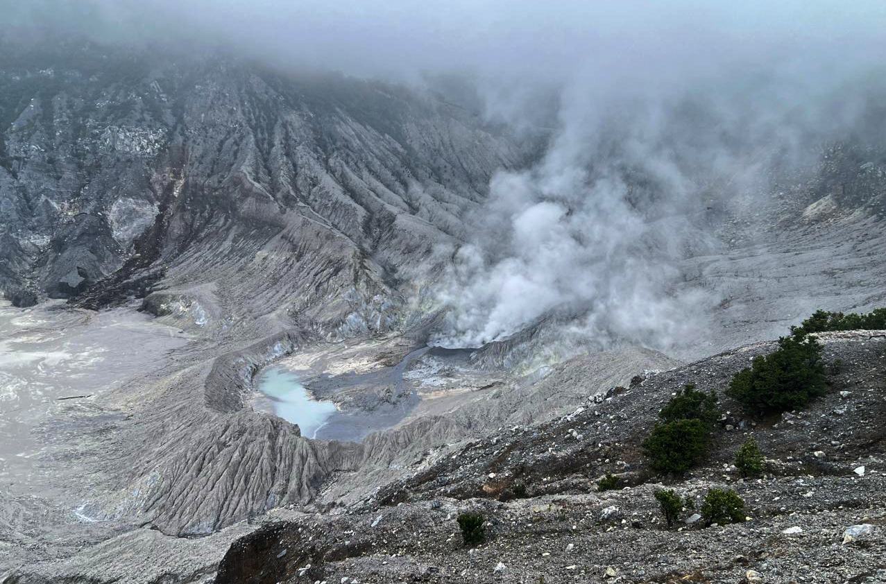 mount tangkuban perahu