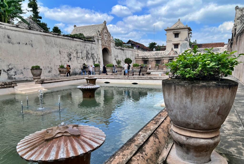 tamansari water castle