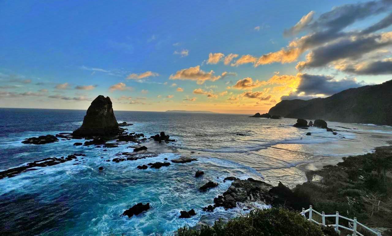 tanjung papuma beach
